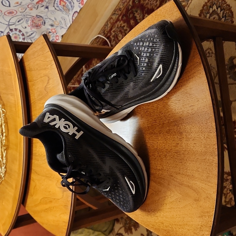 Hoka Women's Clifton 9 Size 7 in Black